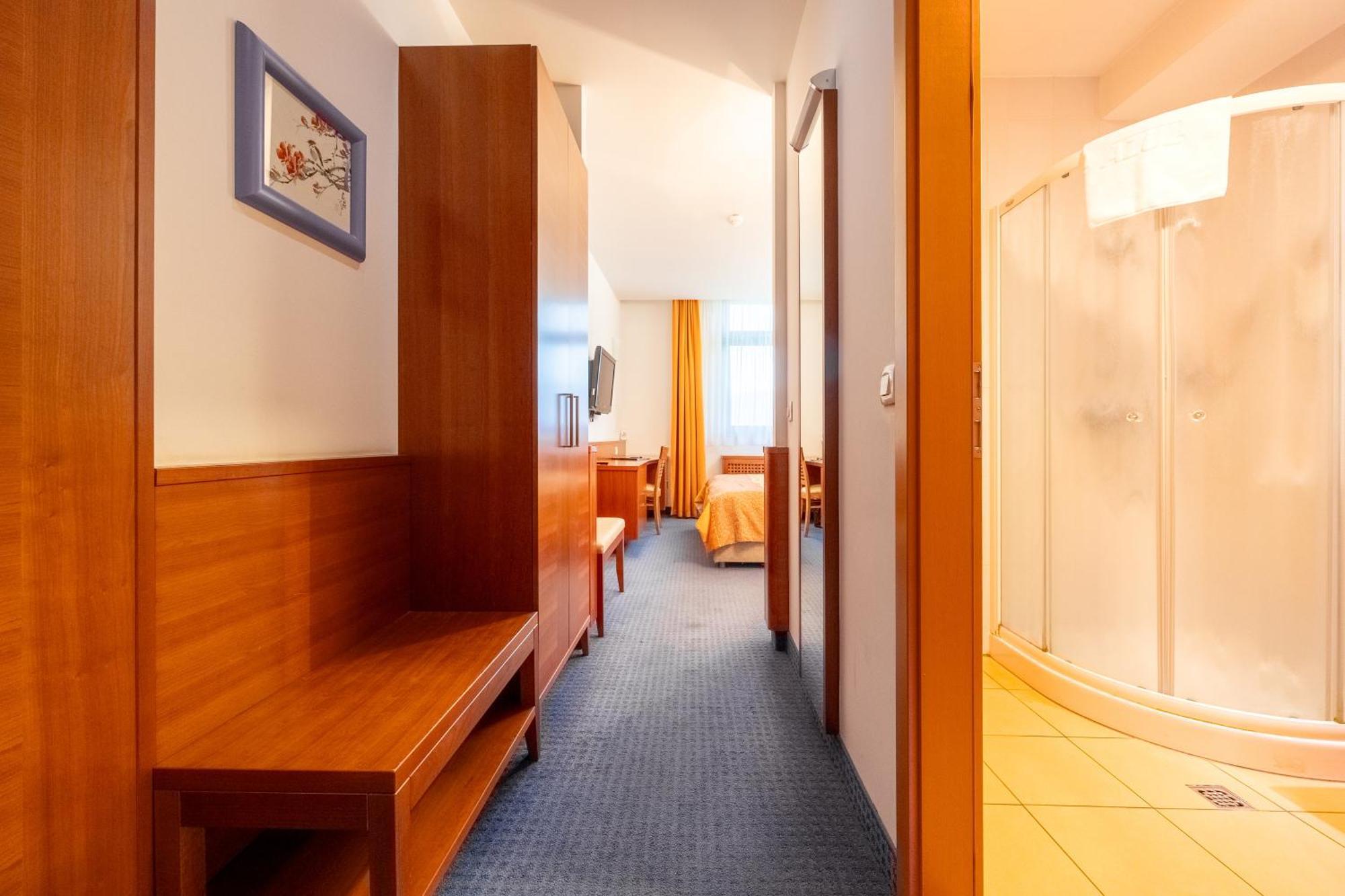 Garni Hotel Azul Kranj Zewnętrze zdjęcie
