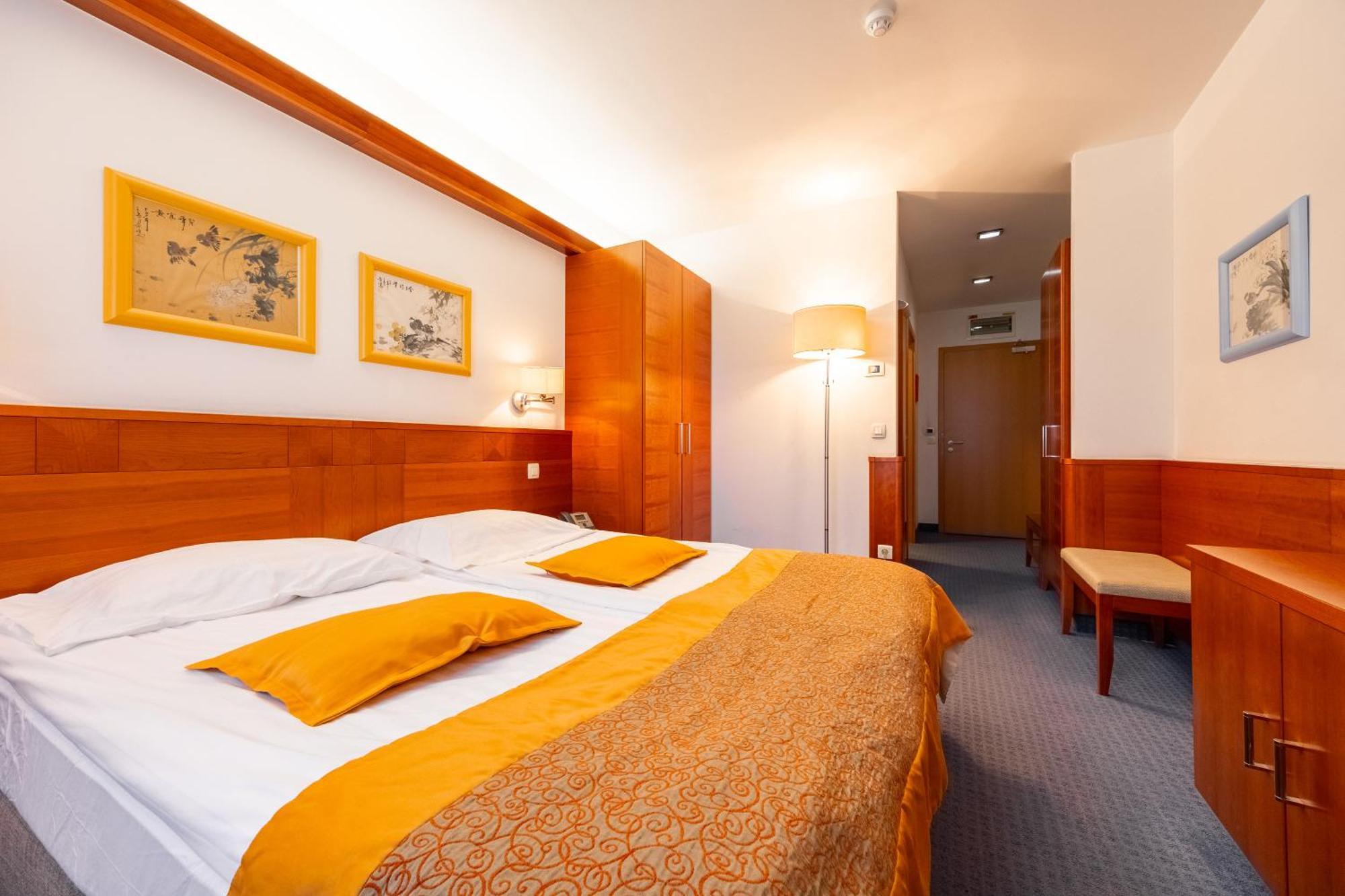 Garni Hotel Azul Kranj Zewnętrze zdjęcie