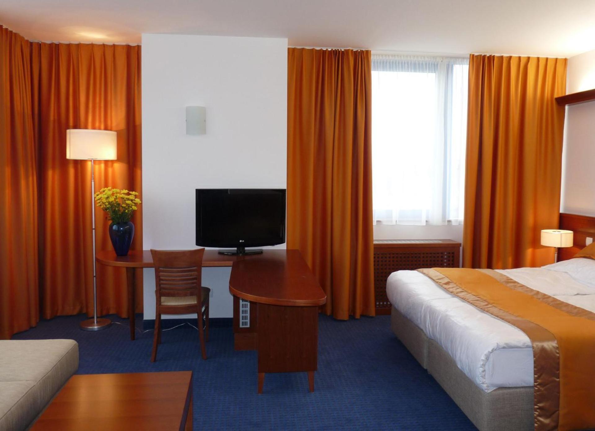 Garni Hotel Azul Kranj Zewnętrze zdjęcie