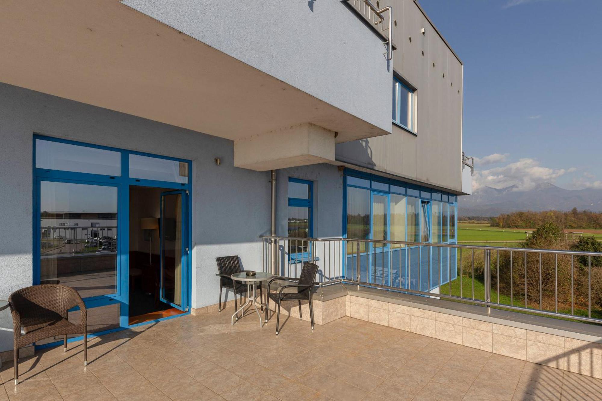Garni Hotel Azul Kranj Zewnętrze zdjęcie