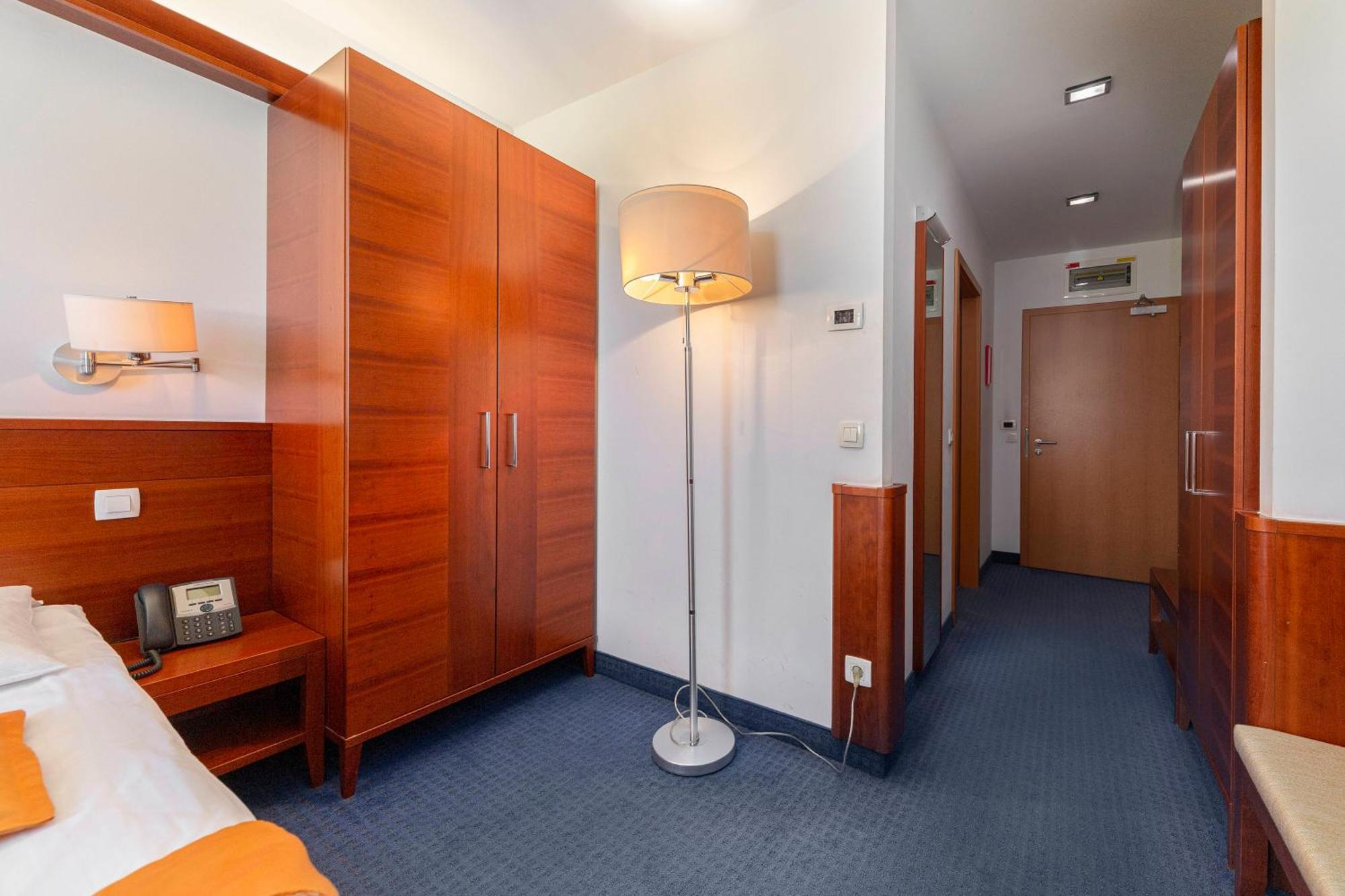 Garni Hotel Azul Kranj Zewnętrze zdjęcie