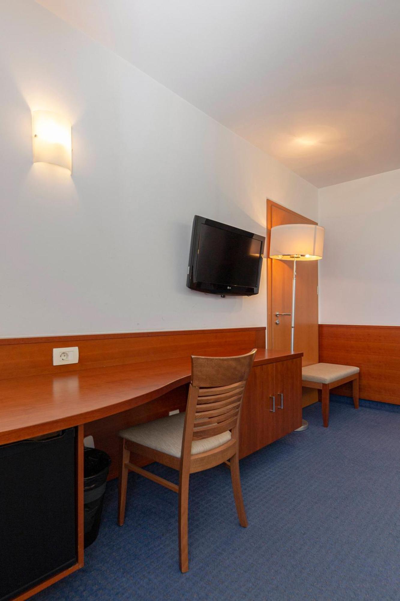 Garni Hotel Azul Kranj Zewnętrze zdjęcie